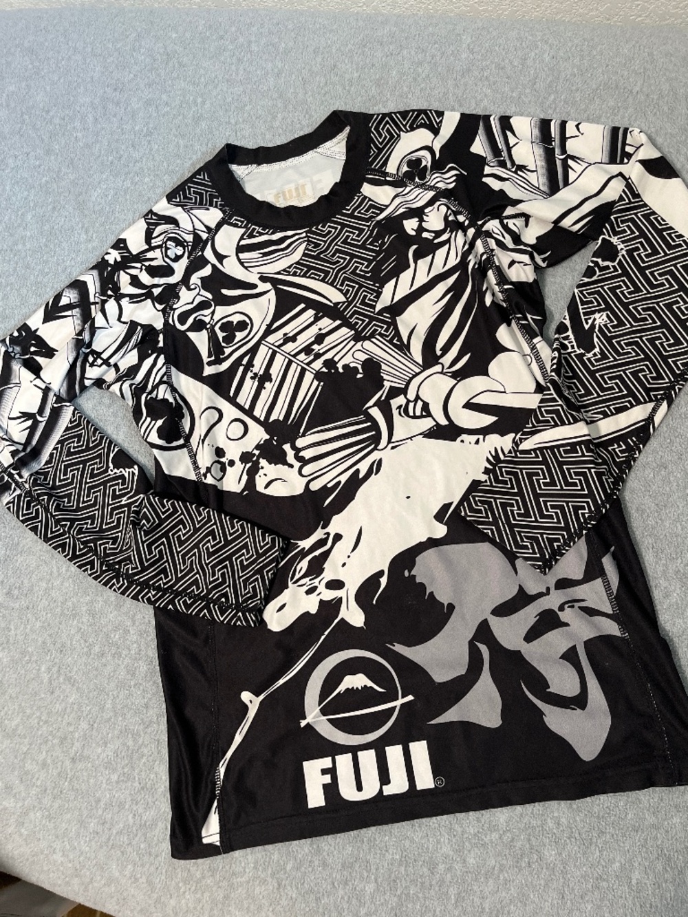 Mens Fuji MMA Rashguard Fightwear Shirt Medium Black White